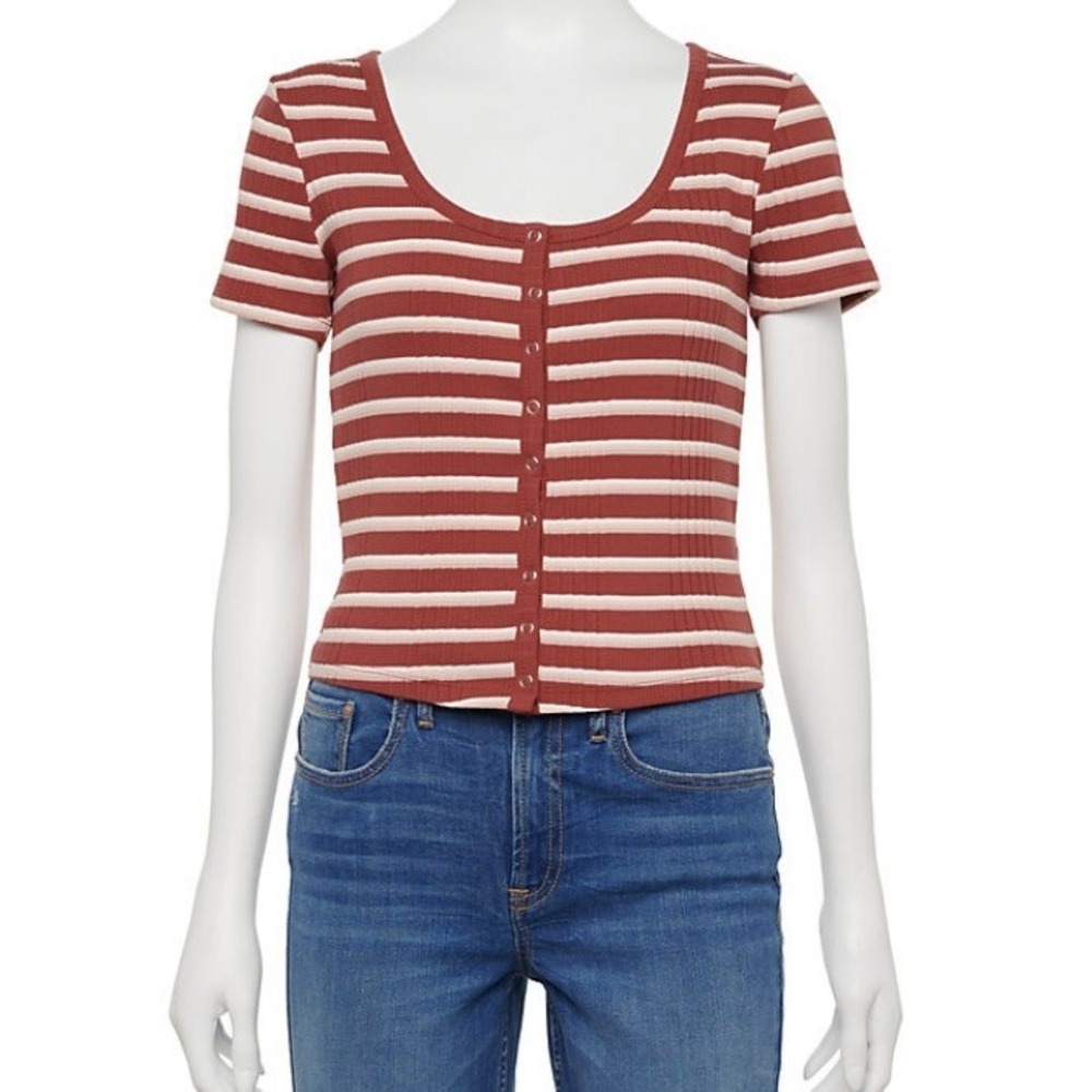 So  Juniors Girls Snap Through Ribbed Tee XL New with Tags Stylish Comfort Cute